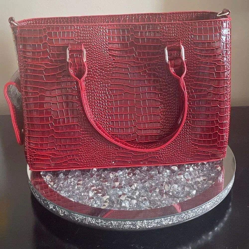 Prime ware glossy red faux crocodile skin wine bag cooler purse preowned